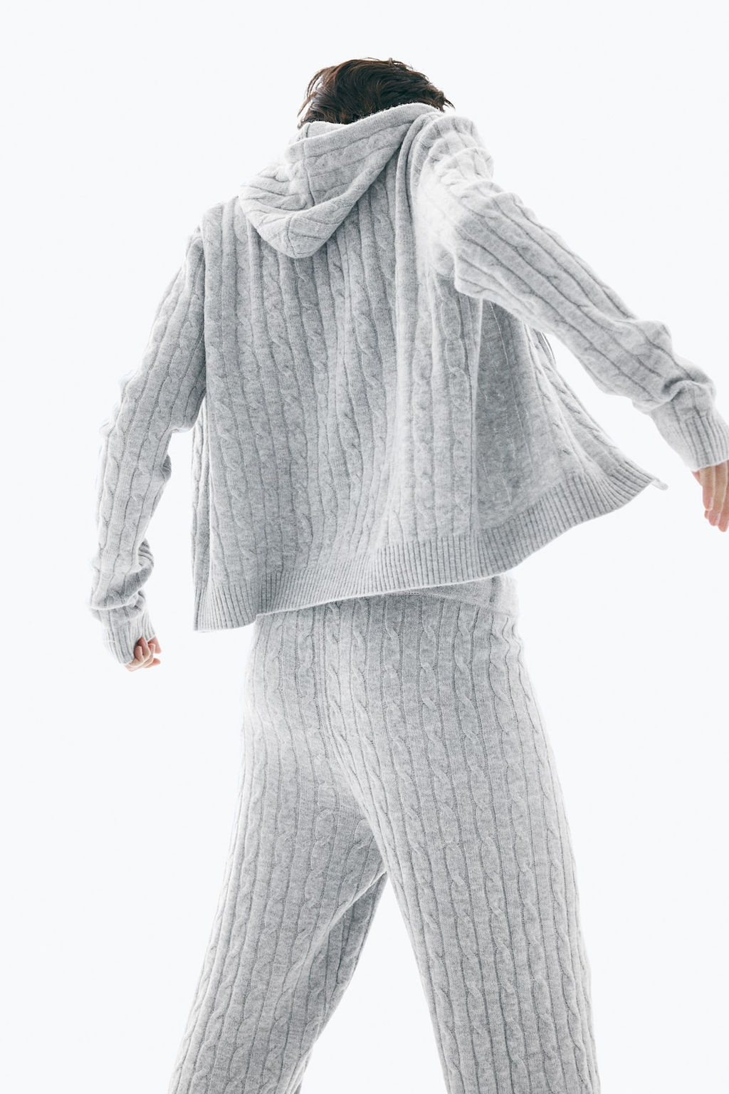 Chaqueta en punto trenzado con capucha - H&m фото 5