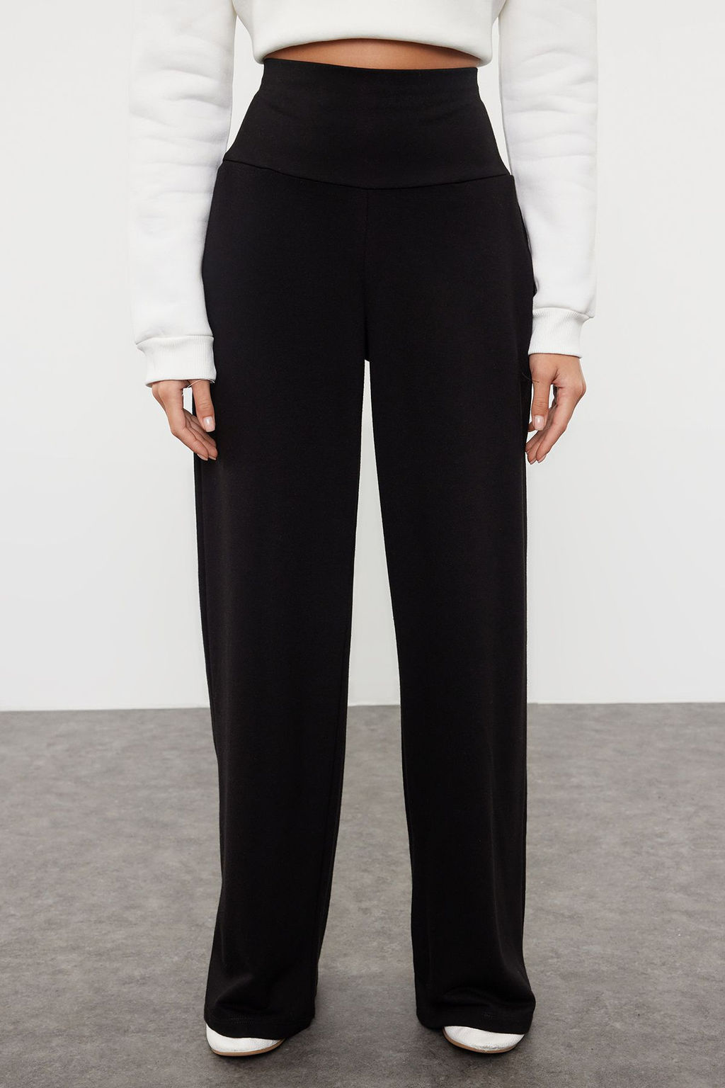Siyah Ince Ekstra Yuksek Bel Wide Leg/Genis Kesim Pantolon TWOAW25PL00026