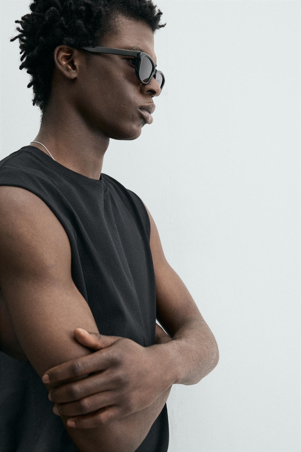 CAMISETA TANK LIGHTWEIGHT RELAXED FIT / Negro - Zara фото 5