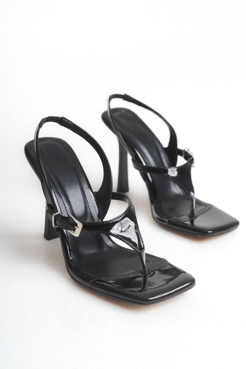 Siyah Toka Detayl? Rugan Kare Burun Kad?n Ince Topuklu Sandalet TAKSS25TO00072