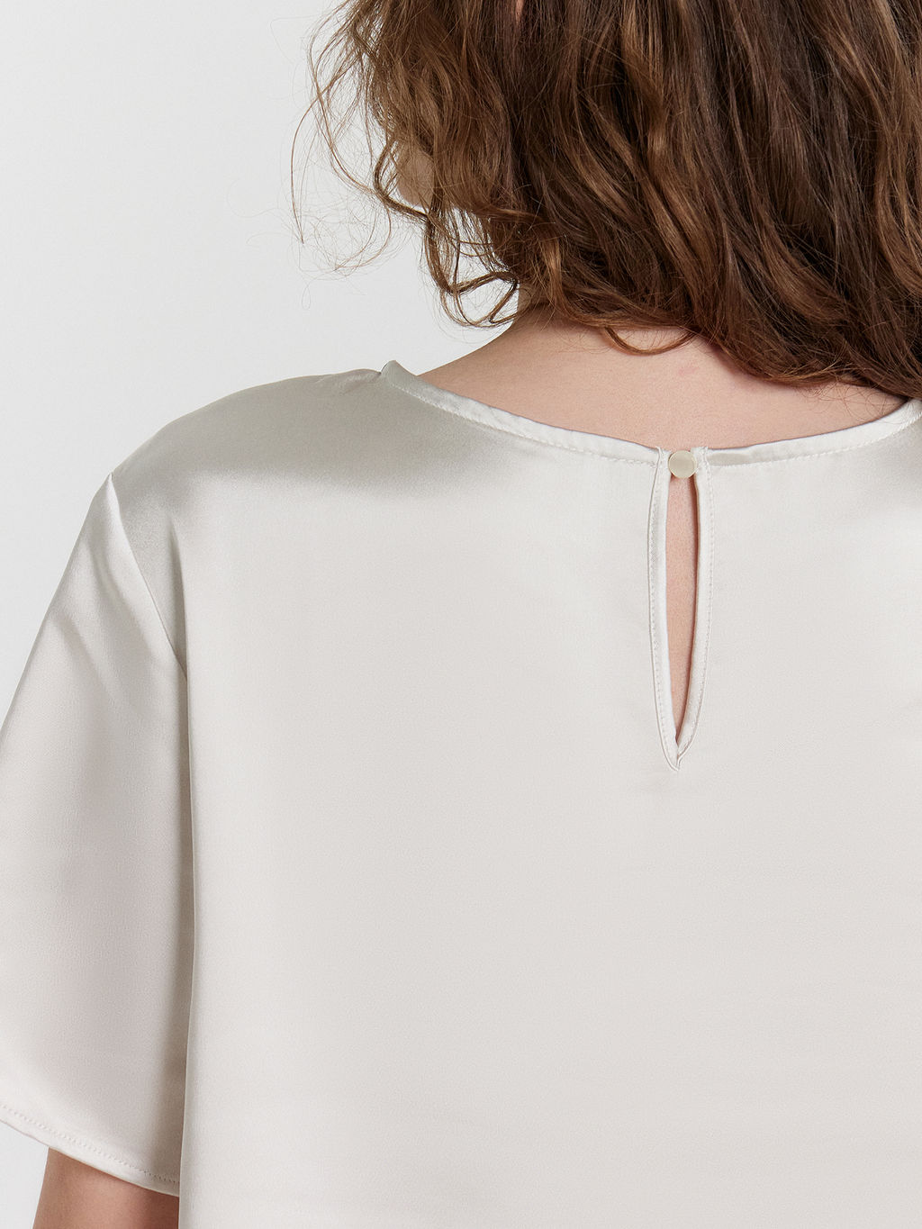 Блузка женская молочная с принтом сублимация цветок на молочном 112983