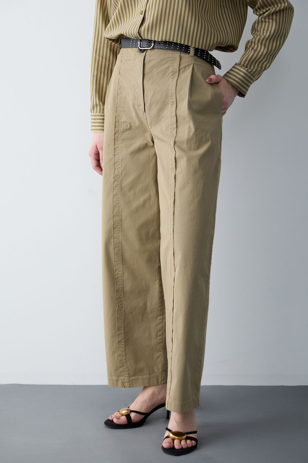 Haki Kemerli %100 Pamuk Dokuma Barrel Pantolon TWOSS26PL00126