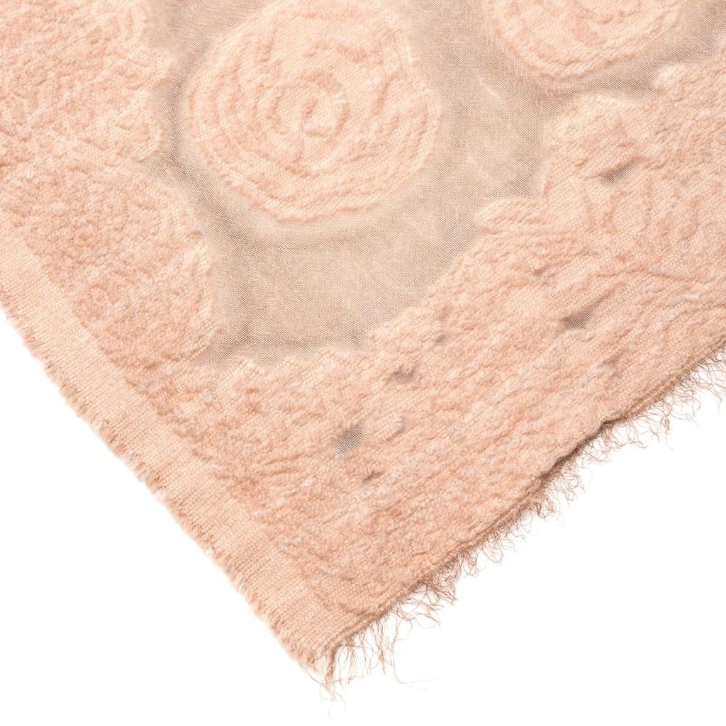 Однотонный палантин деворе Нежные розы - Модные истории фото 3