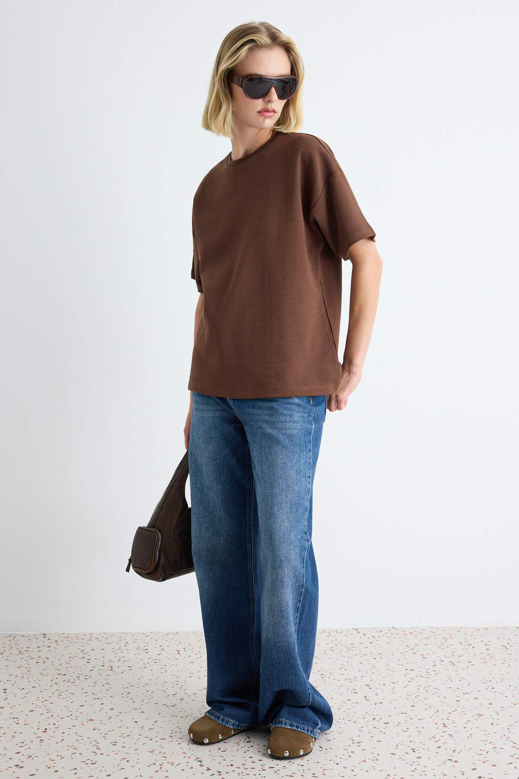 Kahverengi Oversize/Geni_ Kesim Bisiklet Yaka D___k Kol _nterlok _rme T-Shirt TWOAW27TS00005 - Trendyolmilla фото 2