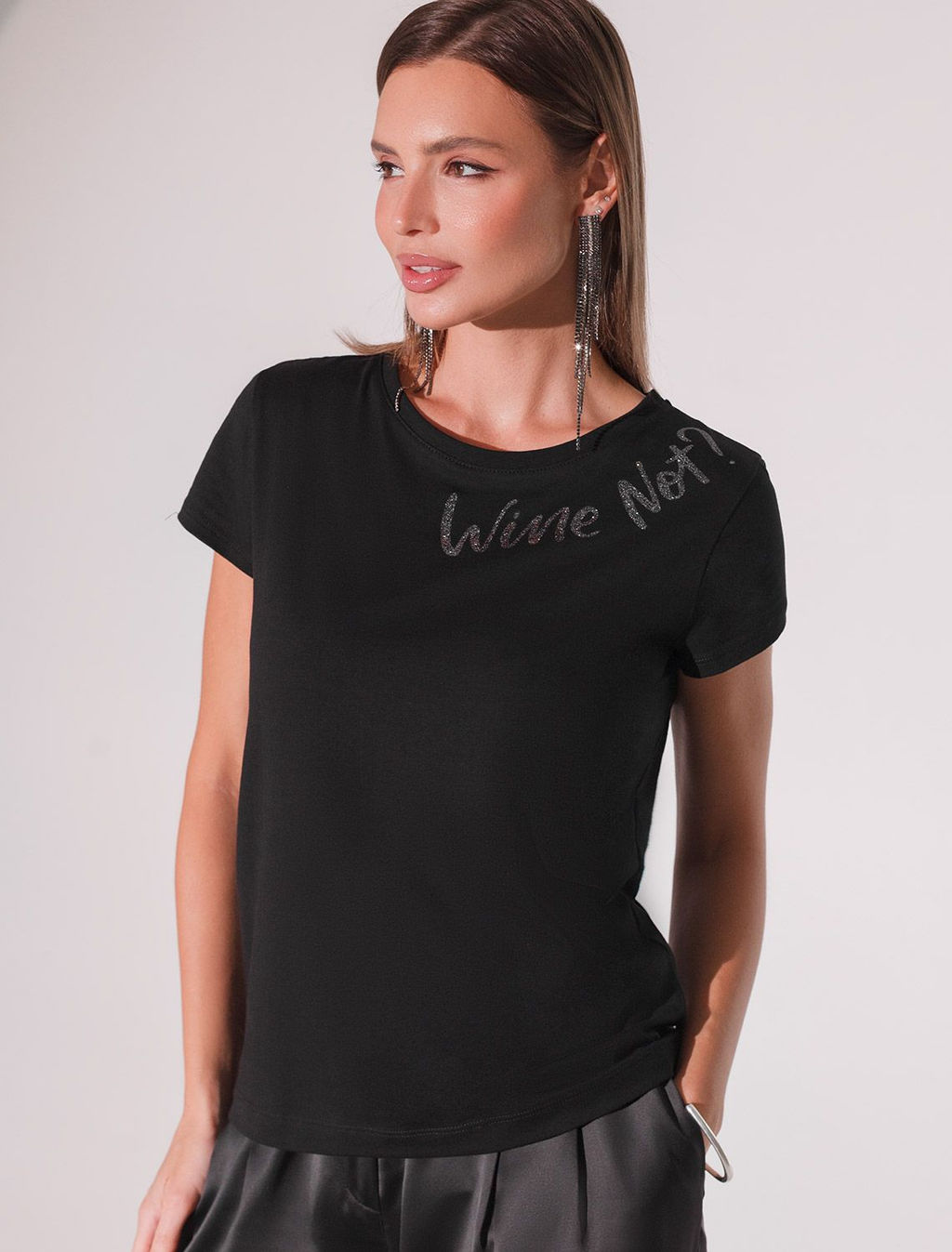 Нарядная футболка с блестящим принтом