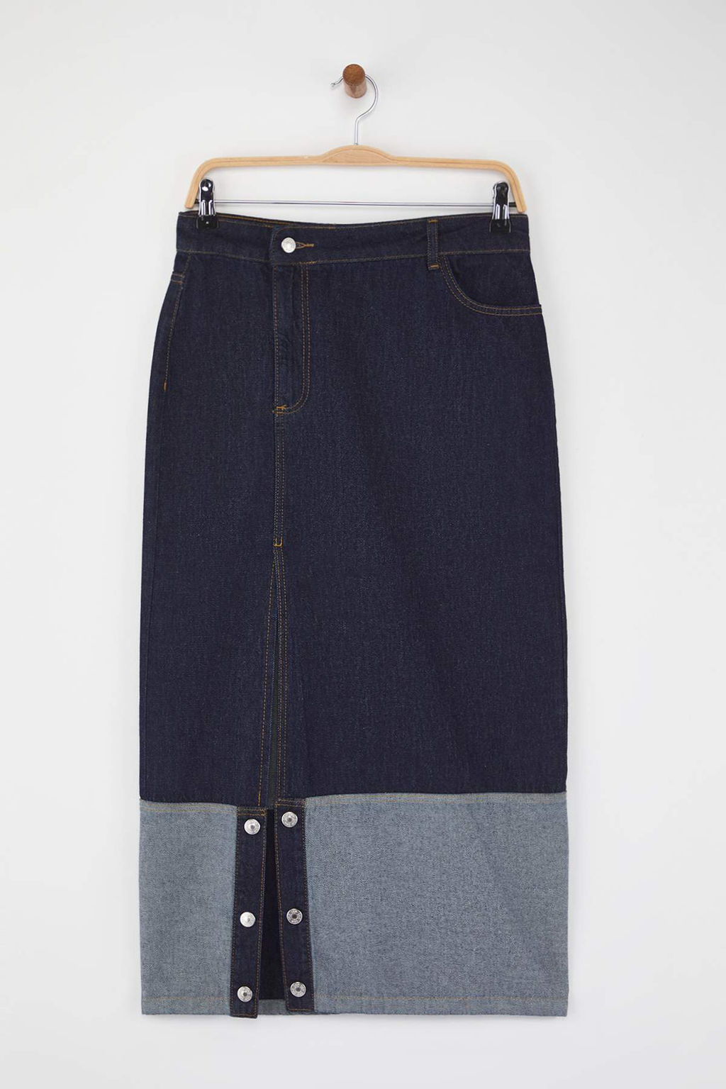 Limited Edition Koyu Mavi Asimetrik Kapama Midi Denim Etek TWOAW26ET00063