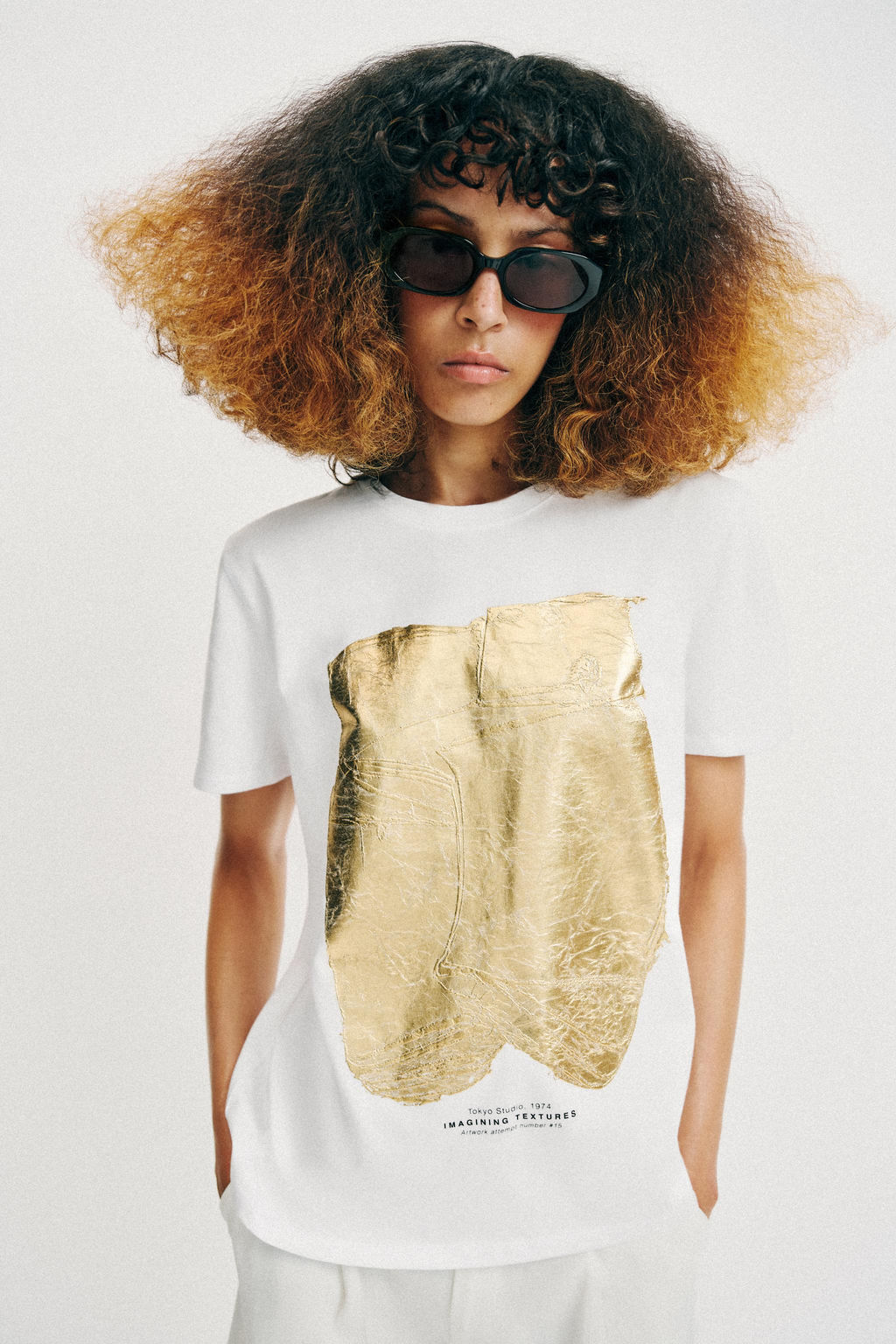 CAMISETA METALIZADA MANGA CORTA / Dorado