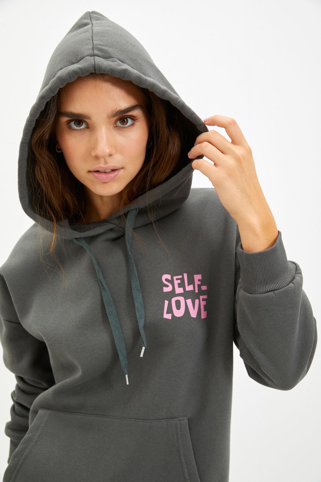 TRENDYOLMILLA Antrasit S?rt Bask? Detayl? Oversize/Genis Kal?p Kal?n Ici Polarl? Orme Sweatshirt TWOAW22SW0687  фото 10