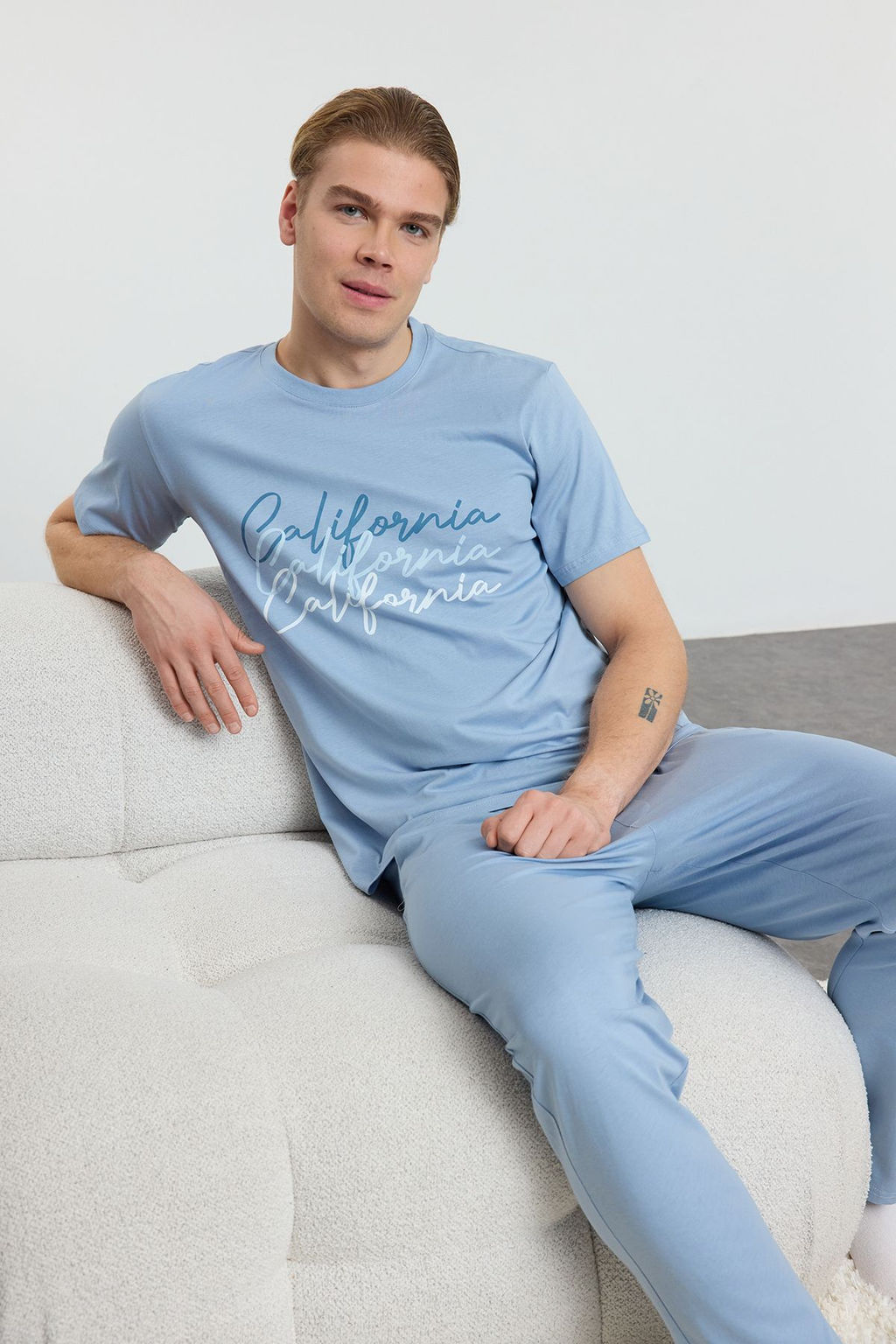 TRENDYOL MAN Yesil Regular Fit Bisiklet Yaka Bask?l? Orme %100 Pamuk Pijama Tak?m? TMNAW25PT00003 - Trendyolmilla фото 2