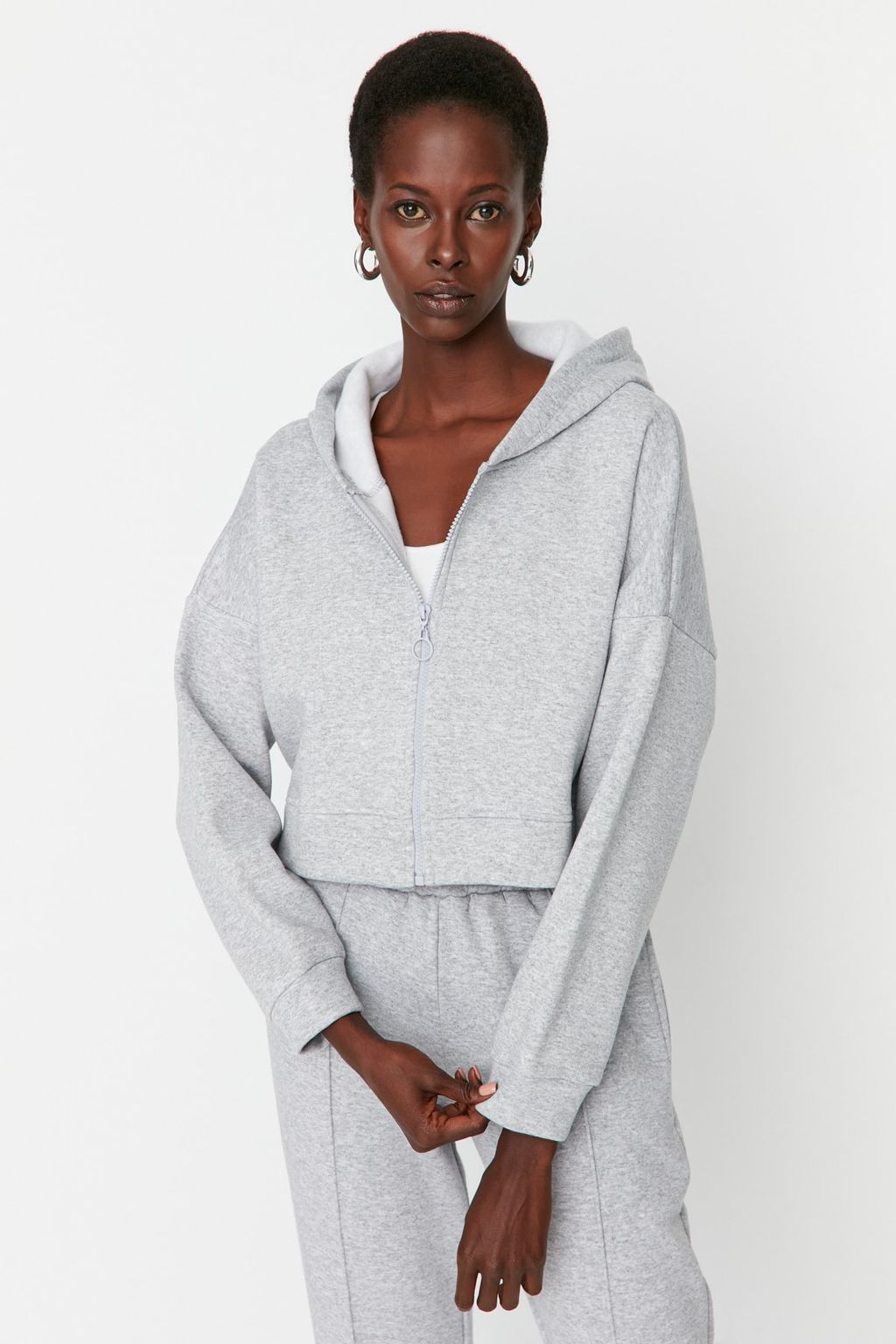 TRENDYOLMILLA Ekru Basic Fermuarl? Kapusonlu Crop Kal?n Ici Polarl? Orme Sweatshirt TWOAW20SW0660  фото 20