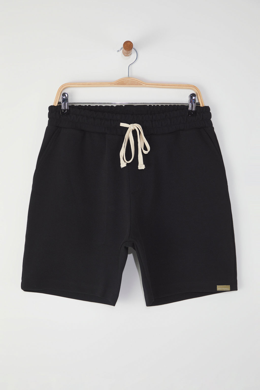 Siyah Regular/Normal Kesim Dokulu %100 Pamuklu Sort TMNSS24SR00022