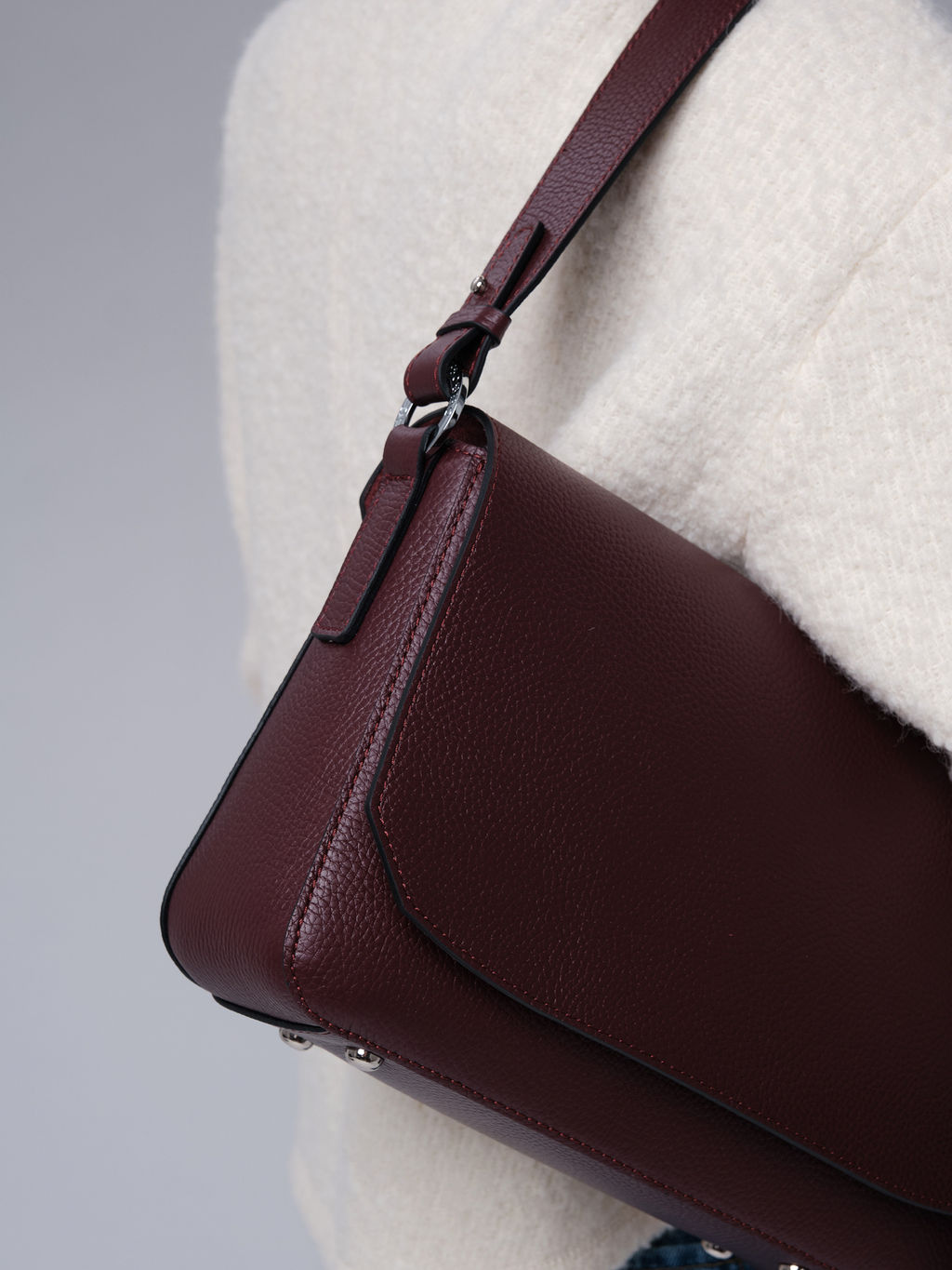 Сумка на плечо Deboro 30512 зимняя вишня