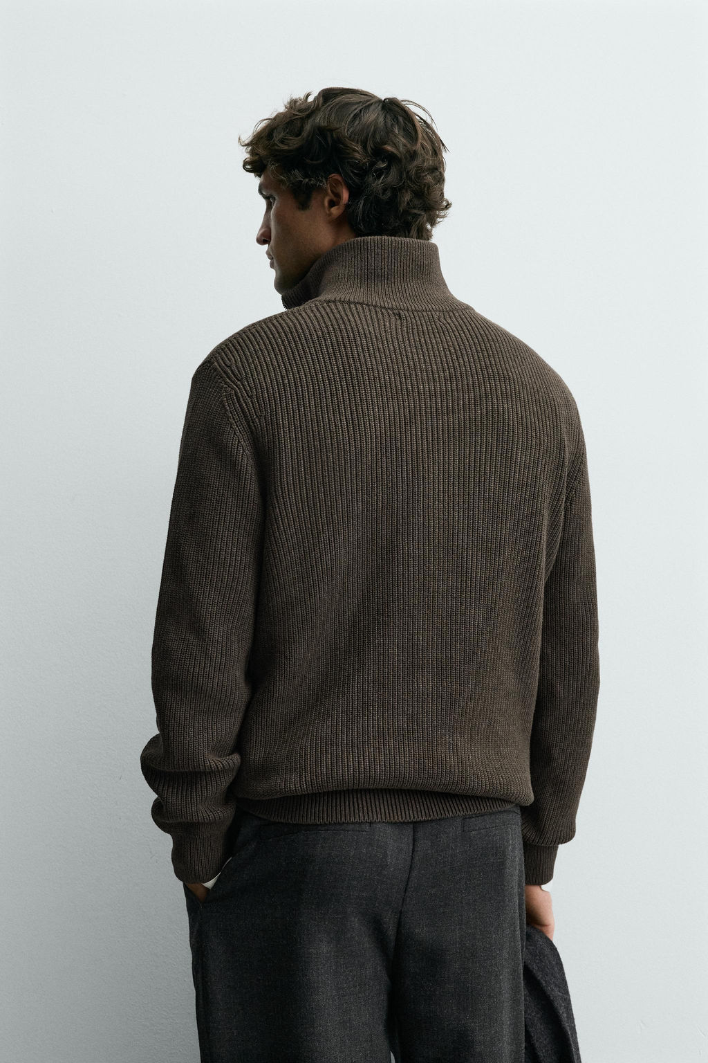 JERSEY PUNTO PERLADO CUELLO CREMALLERA / Chocolate - Zara фото 3