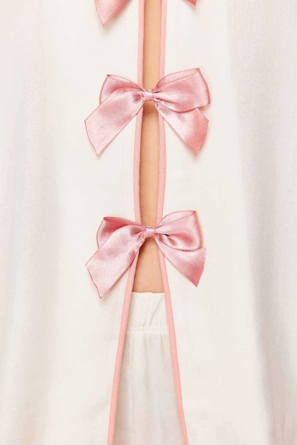 Trendyolmilla Beyaz Kurdele/Fiyonk ve Biye Detayl? Viskon Sortlu Dokuma Pijama Tak?m? THMSS24PT00290 фото 9