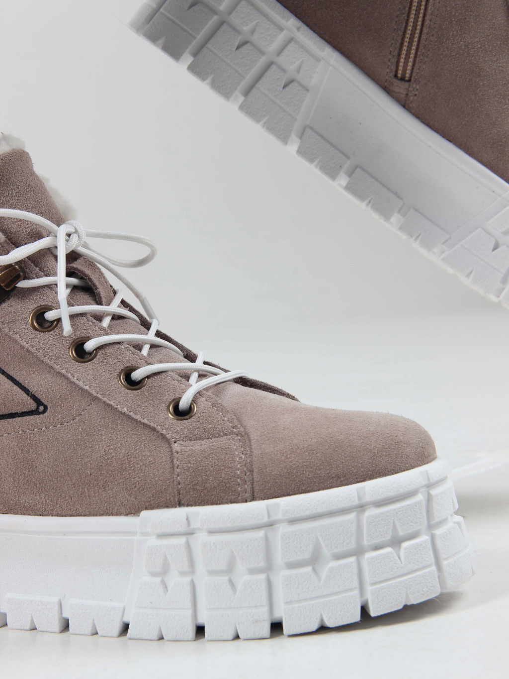 Ботинки 243.212131w. каменный замша/Шерсть