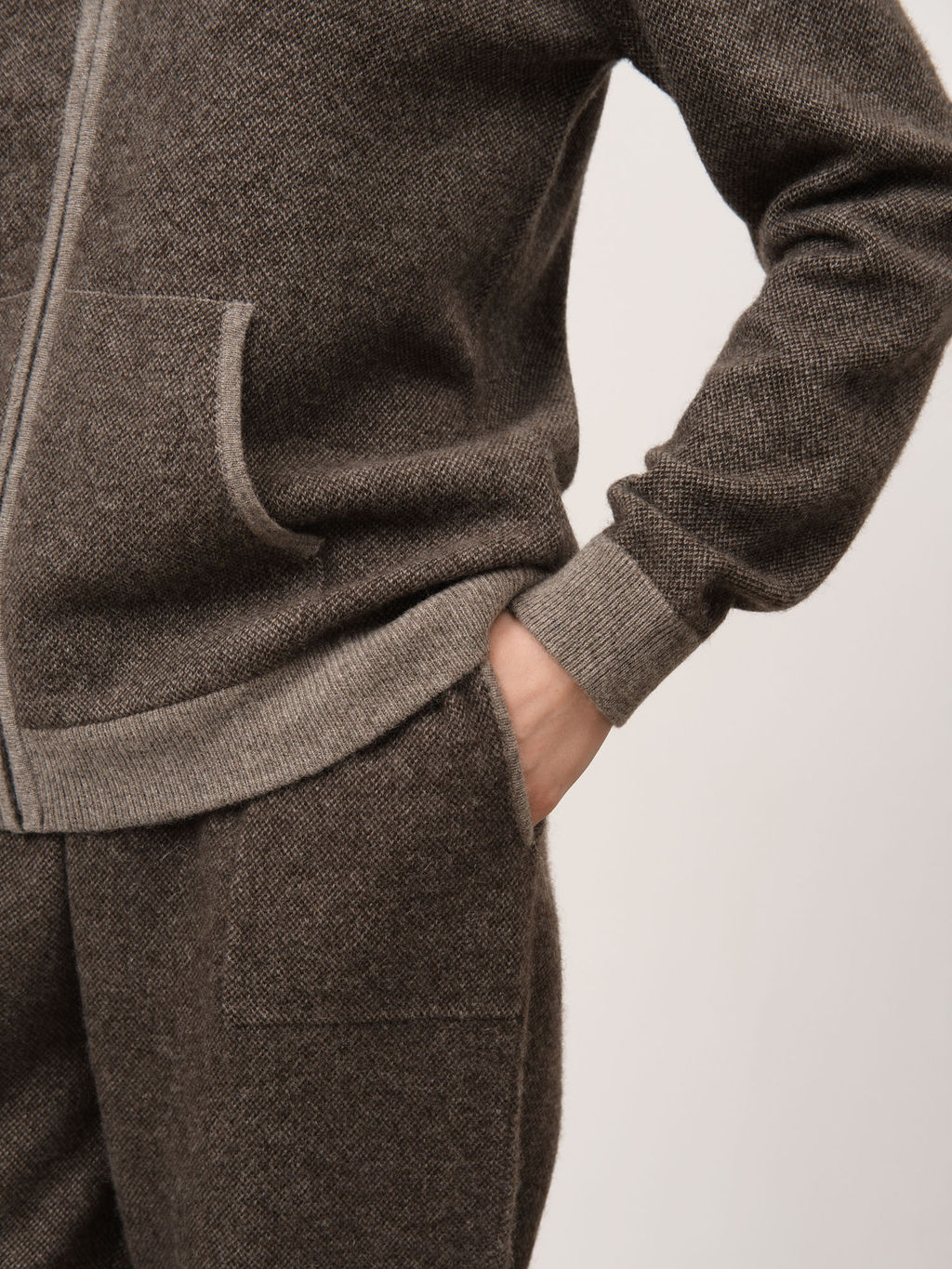 Брюки женские из пуха яка 10025 серые