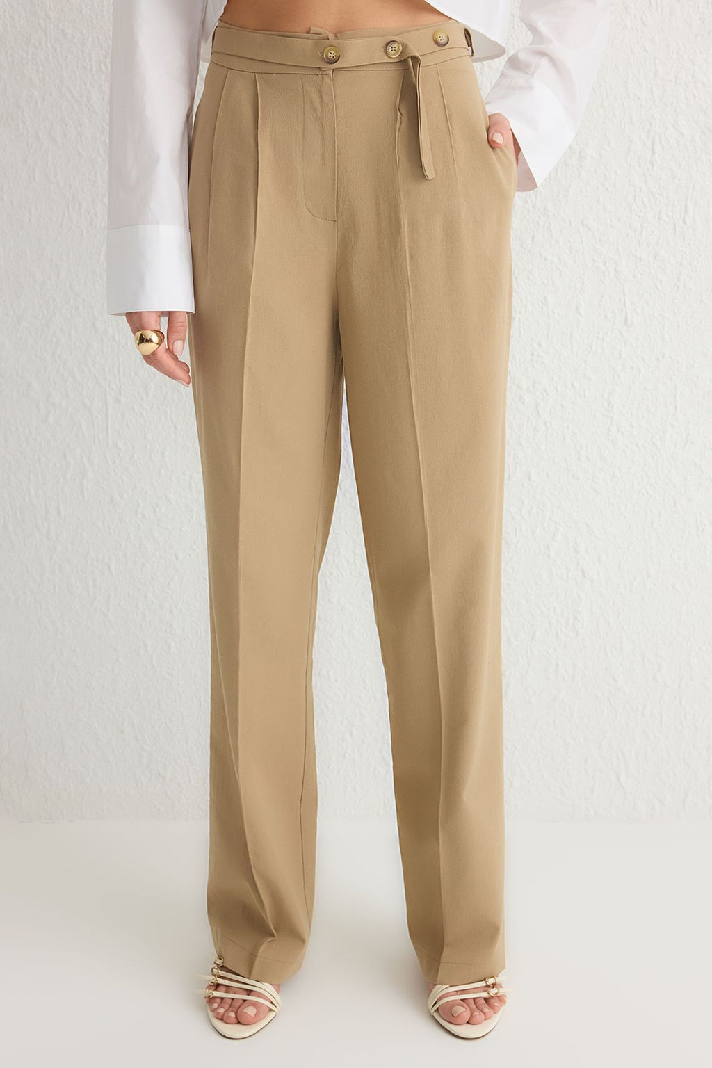 TRENDYOLMILLA Gri Straight/Duz Kesim Kemer Detayl? Dokuma Pantolon TWOSS24PL00023