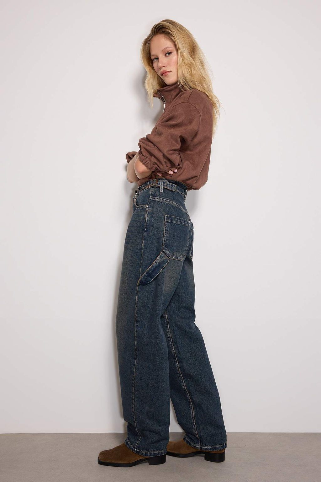 TRENDYOLMILLA Koyu Mavi More Sustainable Y?kama Efektli Bol Kesim Yuksek Bel Carpenter Skater Jeans TWOAW24JE00308  фото 42