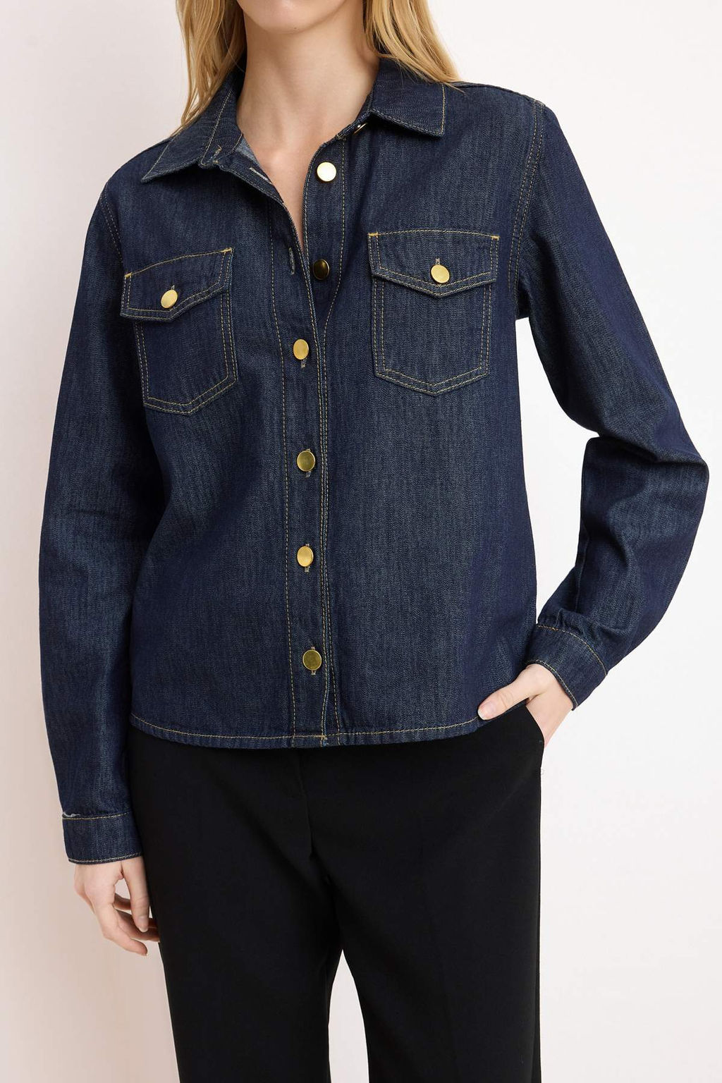 Koyu Mavi Dugme Detayl? Basic 100% Pamuk Denim Gomlek TWOSS26GO00004 - Trendyolmilla фото 5