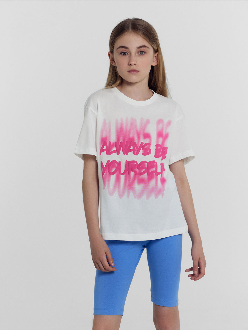 Футболка для девочек белая с надписью Always be yourself - Mark formelle фото 2