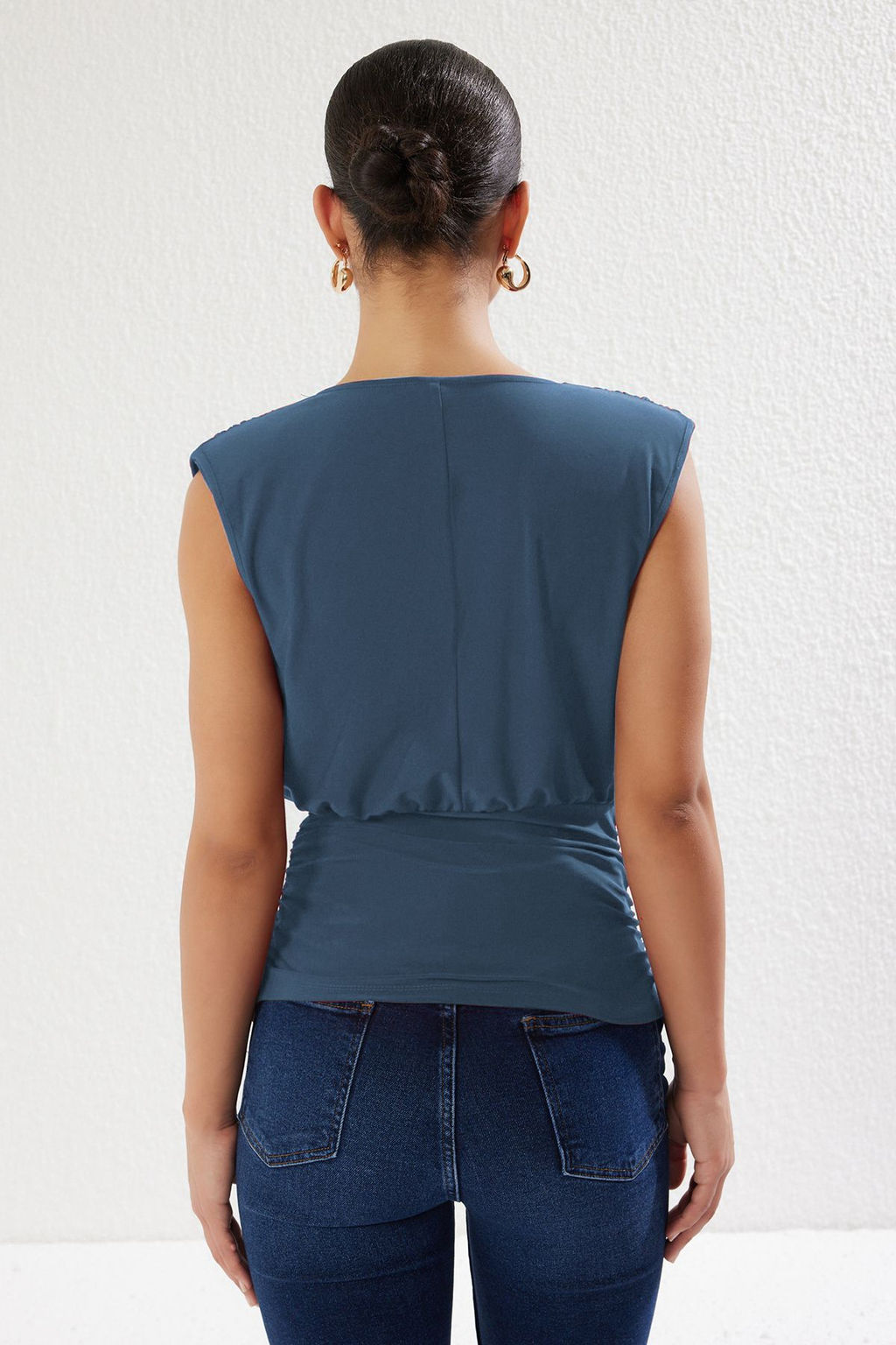 Trendyolmilla Bordo Vatkal? Buzgu/Drape Detayl? S?f?r Kol Belden Oturmal? Dokumlu Orme Bluz TWOSS25BZ00031