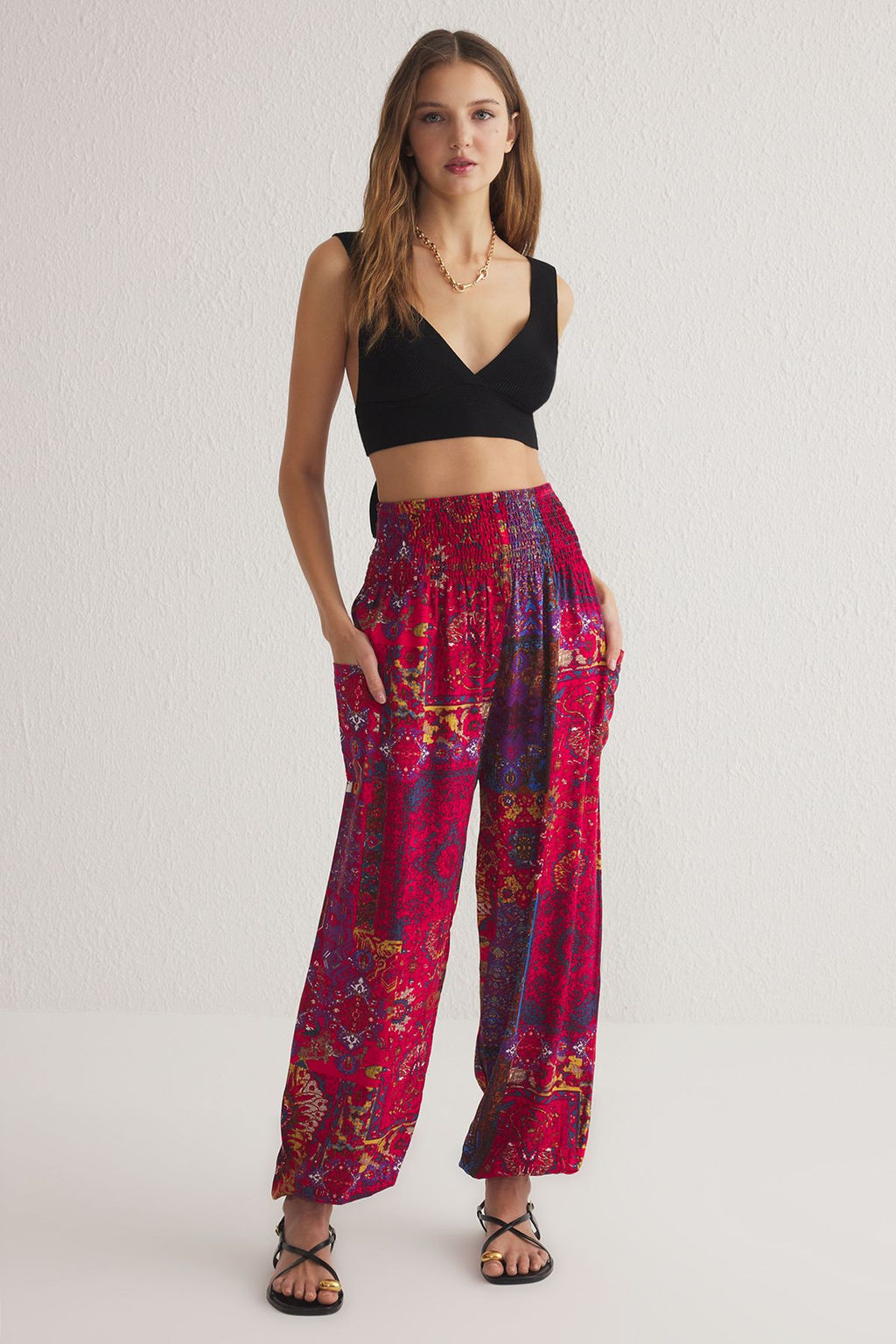 K?rm?z? Etnik Desenli Pacalar? Lastikli Salvar Form Dokuma Pantolon TWOSS25PL00063