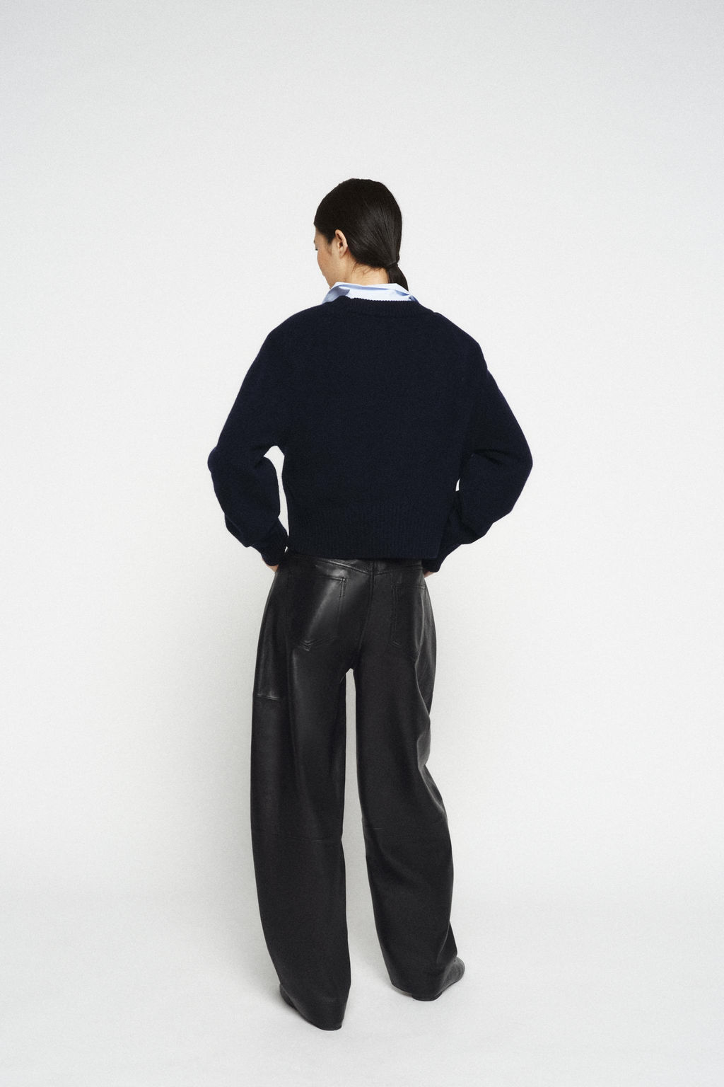ZW COLLECTION LIMITED EDITION LEATHER BARREL TROUSERS - Zara фото 13