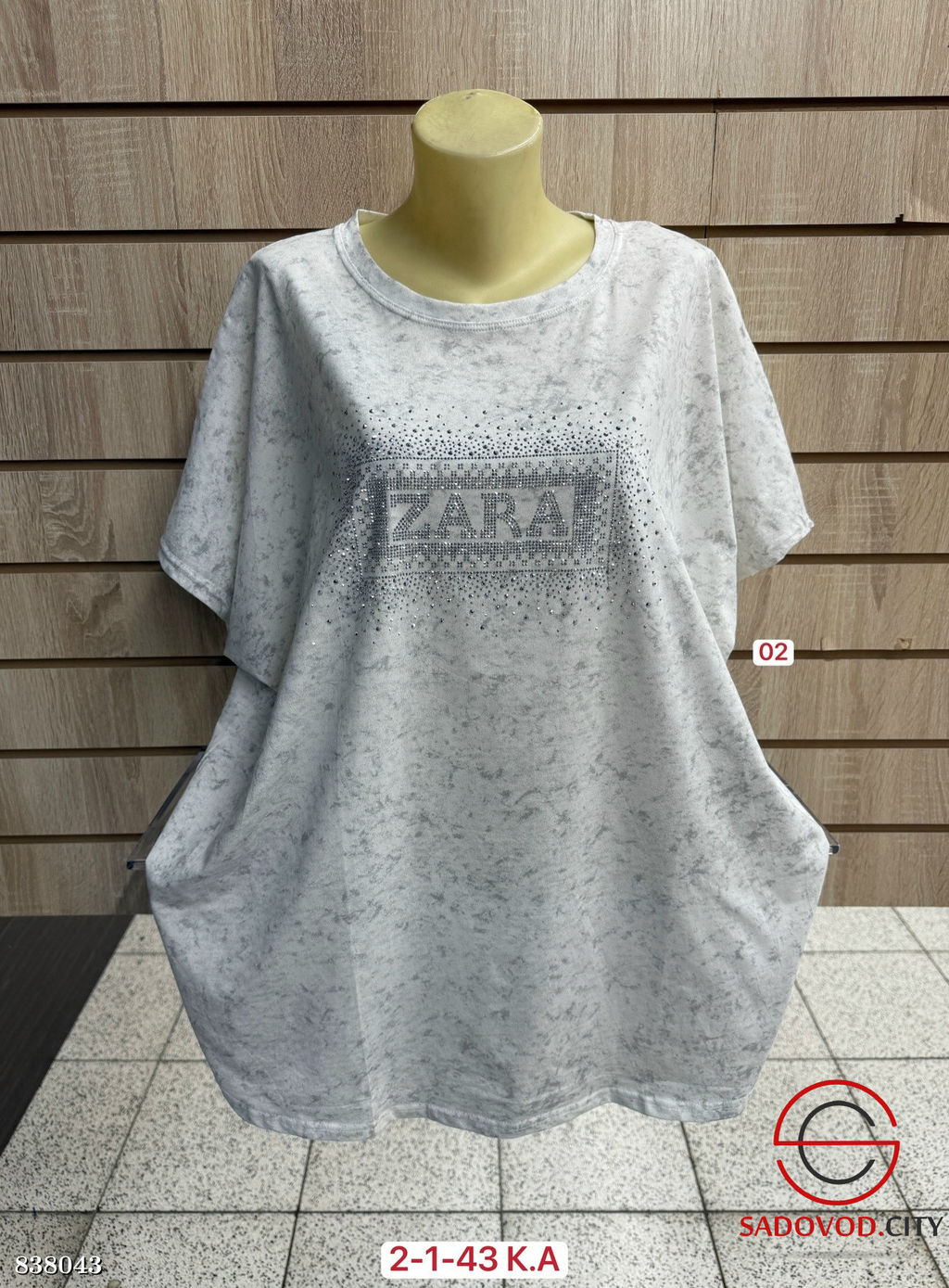 Футболка женская со стразами