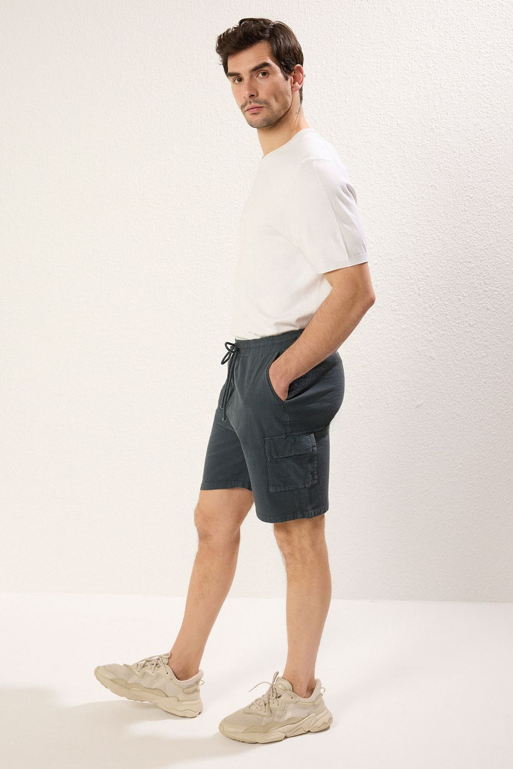 TRENDYOL MAN Antrasit Loose Fit %100 Pamuk Keten Gorunumlu Dokulu Sort & Bermuda TMNSS25SR00007 - Trendyolmilla фото 4