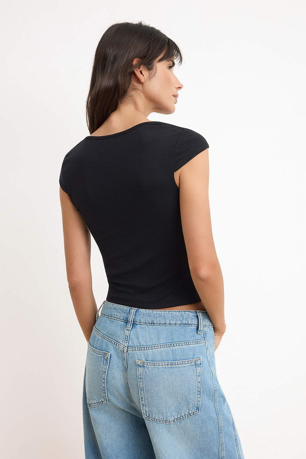 Siyah Fitted/Vucuda Oturan Havuz Yaka Ay Kol K?sa Kollu Yumusak Orme Bluz TWOSS26BZ00516 - Trendyolmilla фото 4