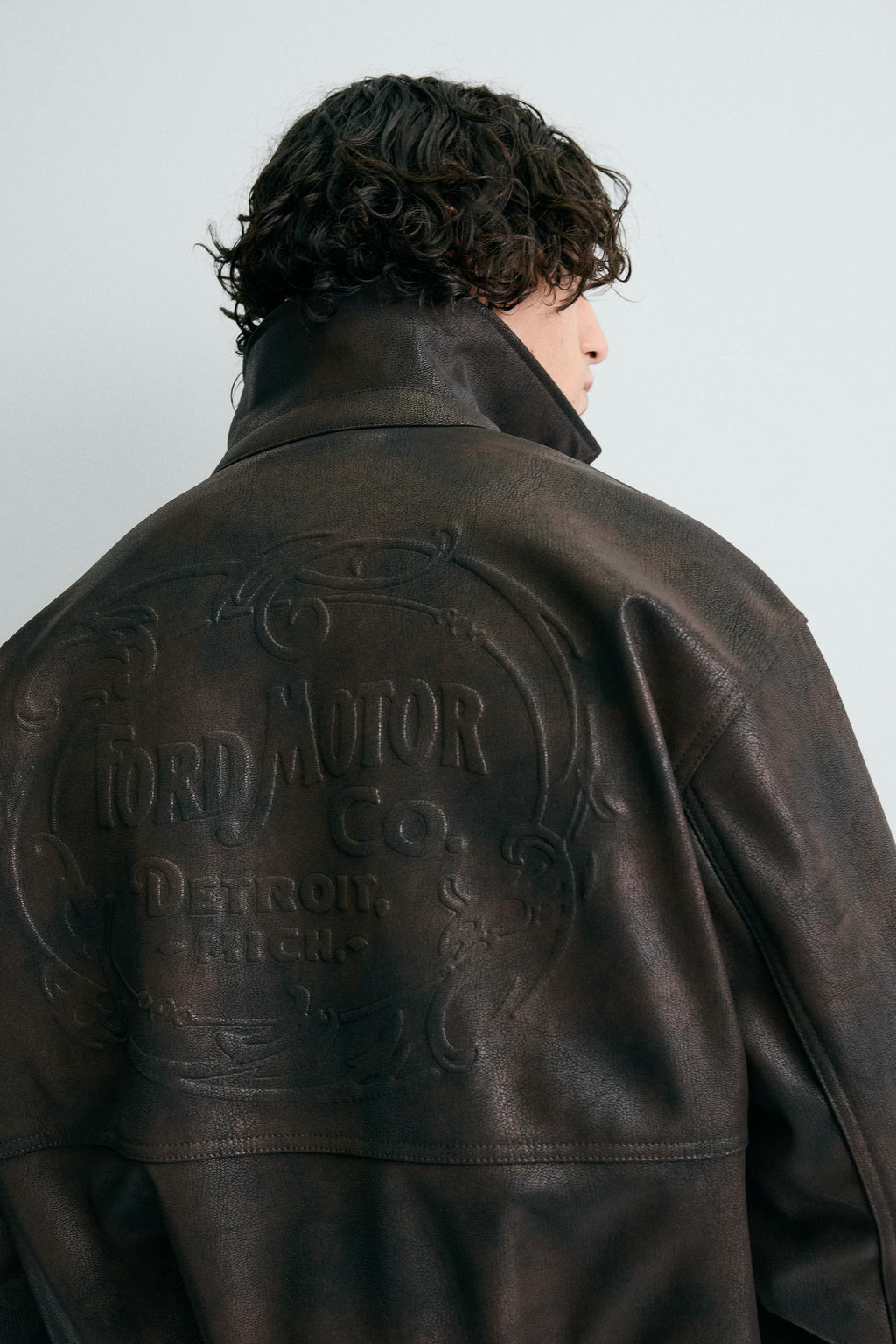 EMBOSSED FAUX LEATHER BOMBER JACKET FORD - Zara фото 15