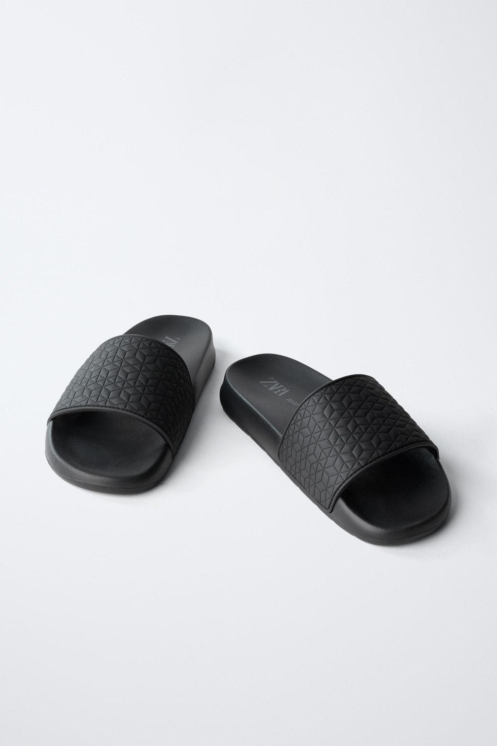 EMBOSSED SLIDERS - Zara фото 3
