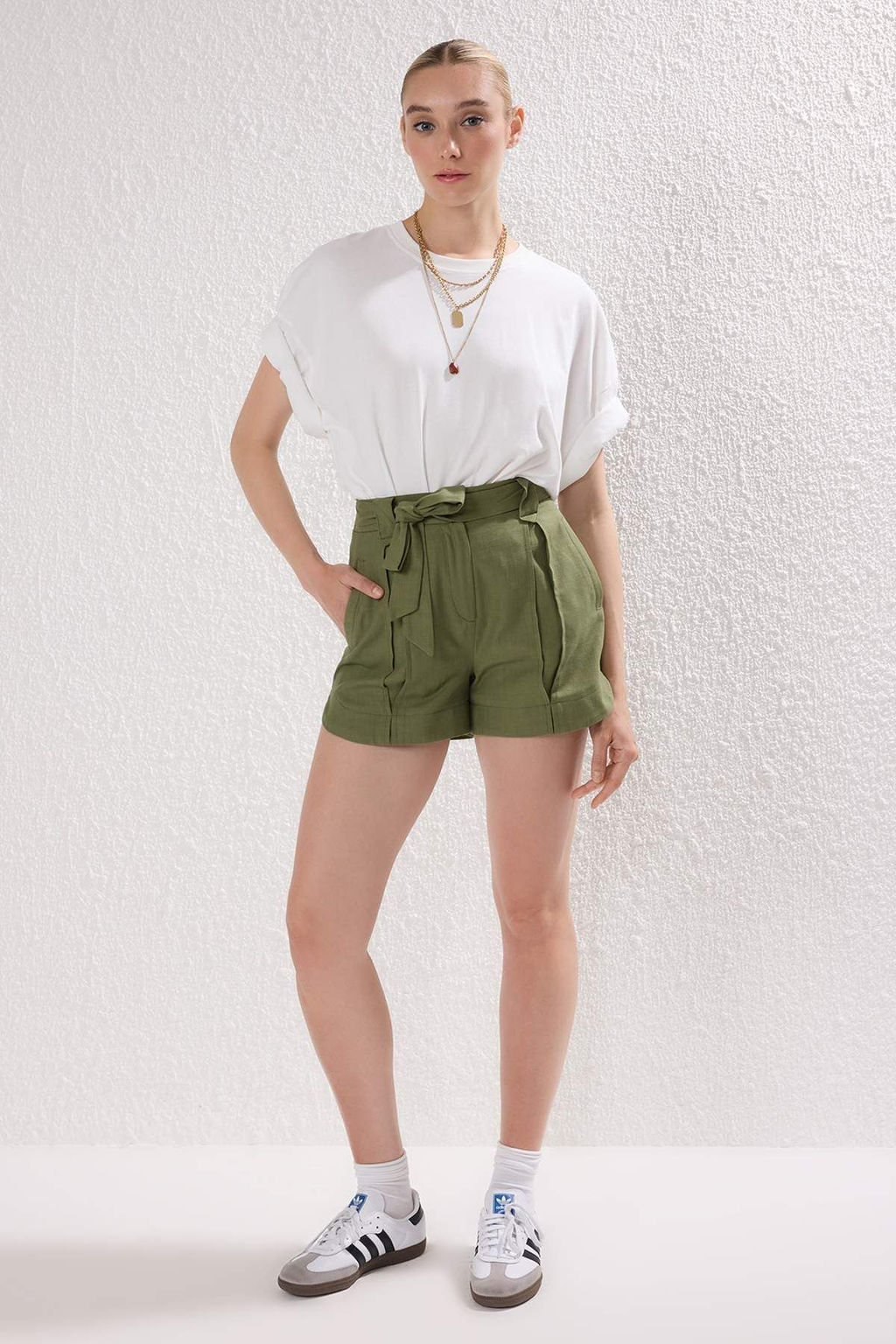 Trendyolmilla Ac?k Haki Keten Gorunumlu Kusakl? Sort & Bermuda TWOSS25SR00224