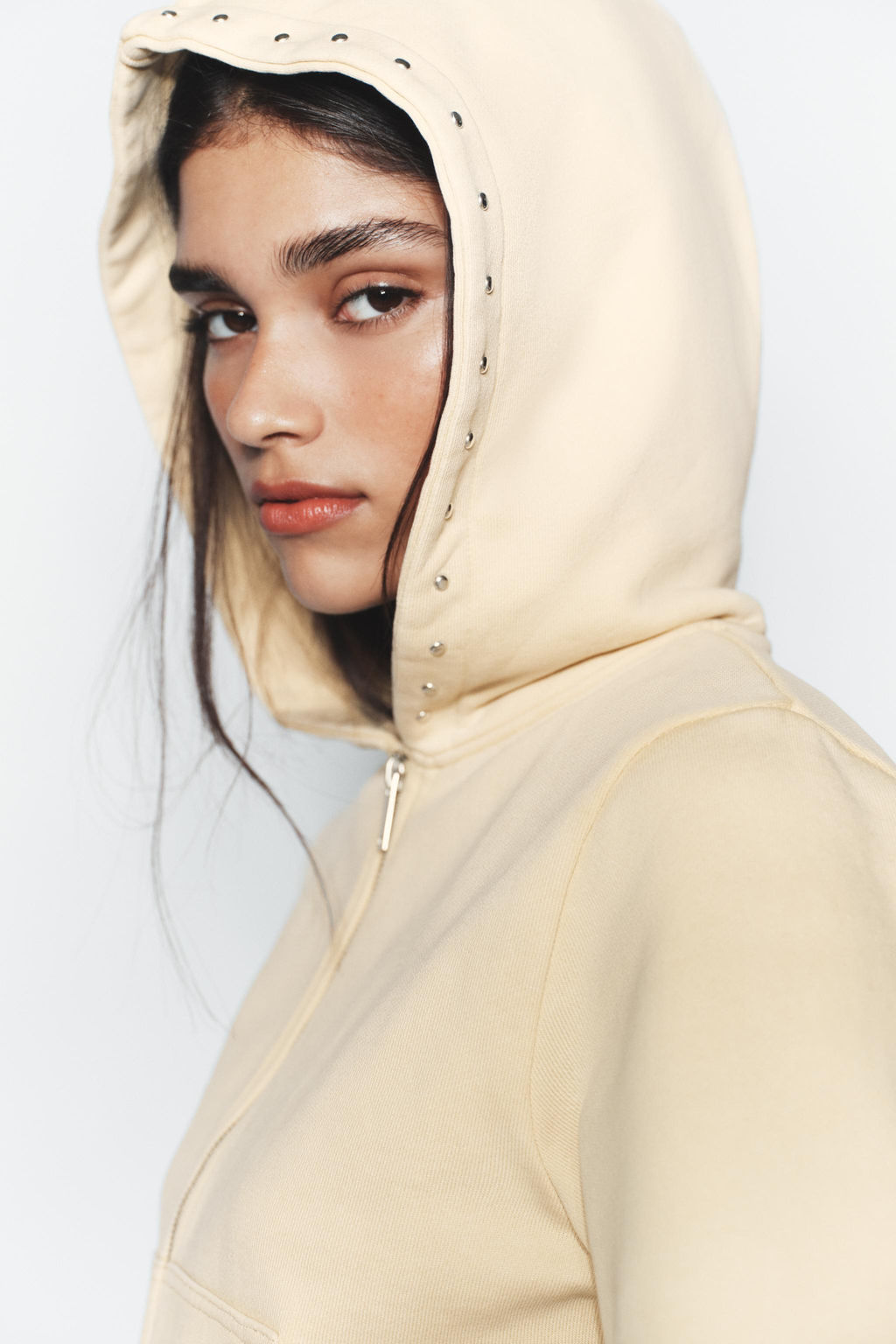 HOODIE WITH STUDS - Zara фото 7