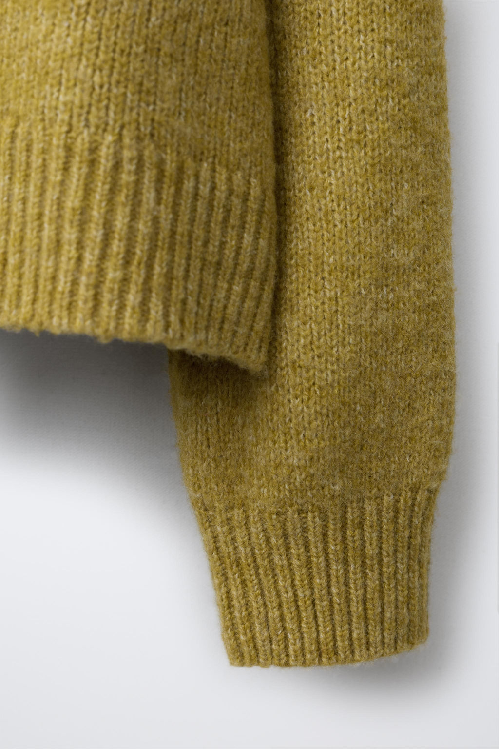 CARDIGAN WITH EMBROIDERED FLOWERS - Zara фото 4