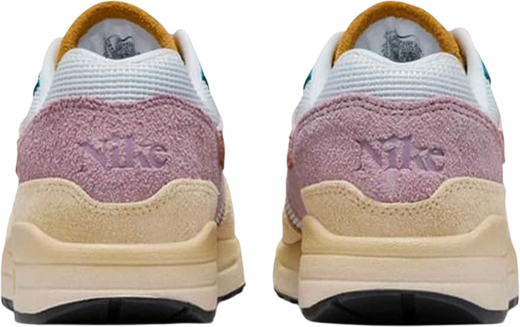 Кроссовки женские