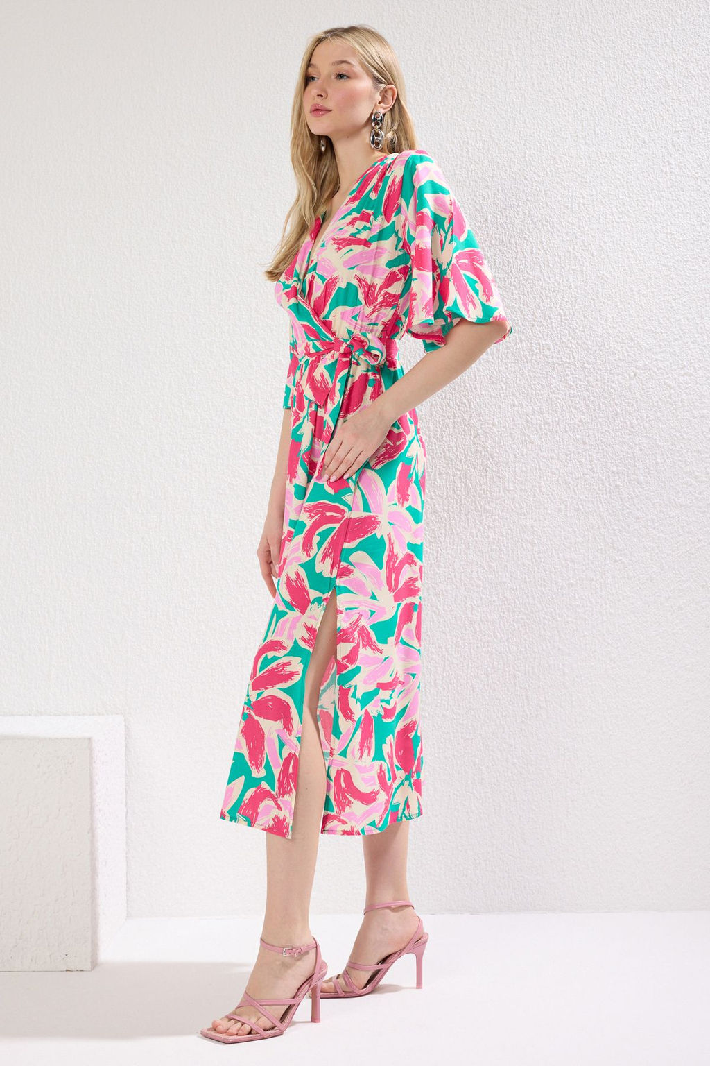 Pembe Kusakl? Cicek Desenli A Kesim Kruvaze Yaka Midi Dokuma Elbise TWOSS24EL00915