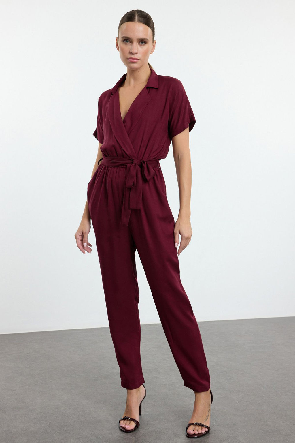 TRENDYOLMILLA Siyah Kusakl? Dokuma Uzun Dokumlu Tulum TWOSS19LJ0158