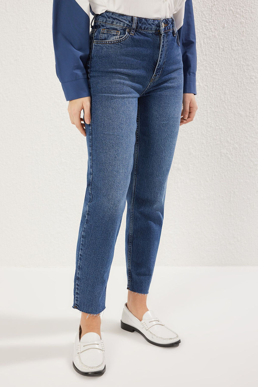 Siyah Pacas? Kesikli Normal Bel Comfort Mom Jeans TWOSS25JE00096 - Trendyolmilla фото 8