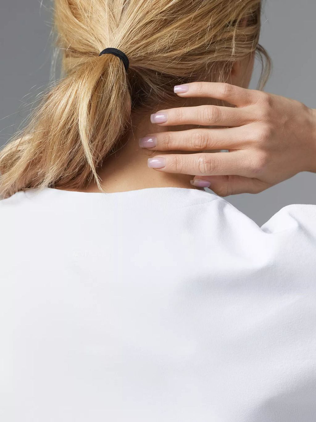 Футболка оверсайз с разрезом белая