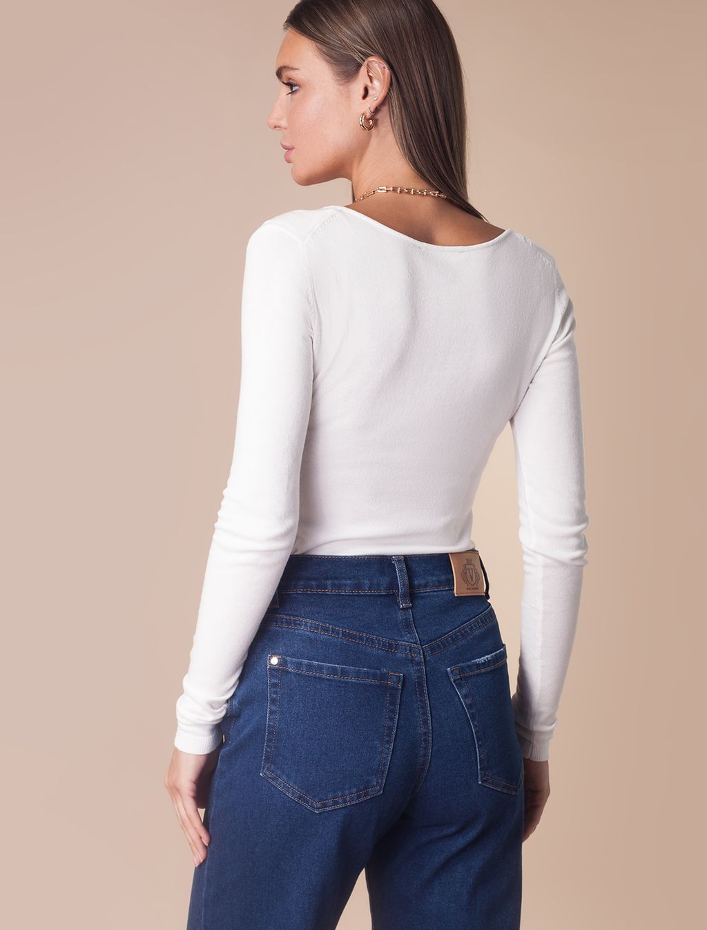 VILATTE / Джемпер тонкой вязки из вискозы с трендовым декольте  фото 4