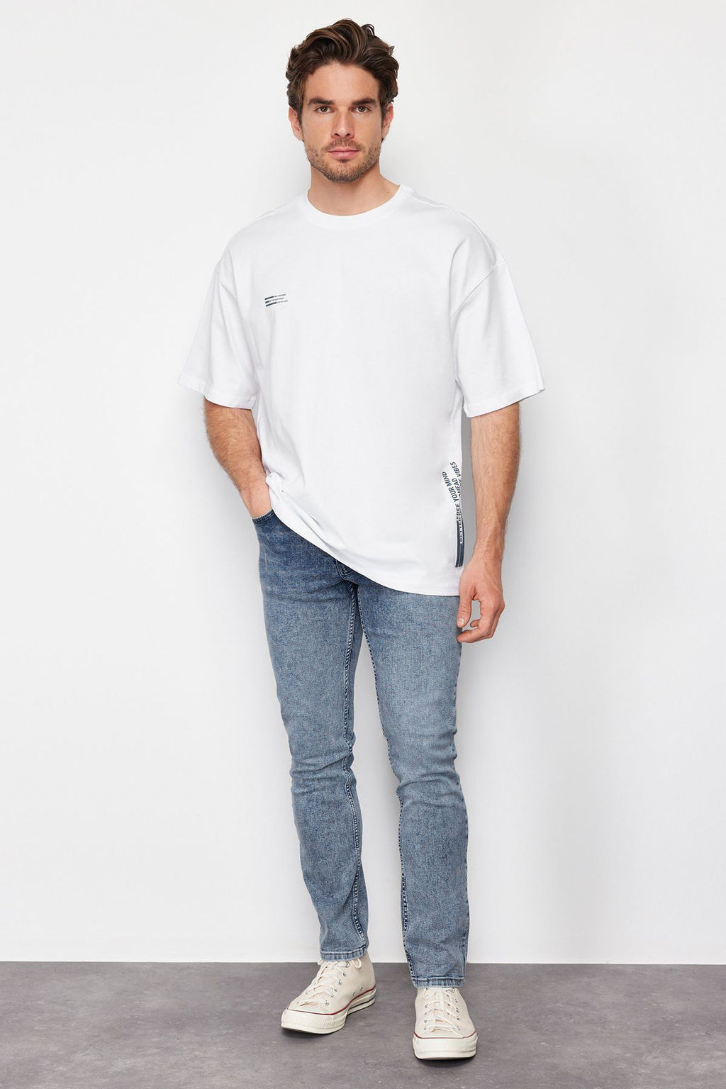 TRENDYOL MAN Beyaz Oversize Yaz? Bask?l? %100 Pamuklu T-Shirt TMNSS24TS00075 - Trendyolmilla фото 2