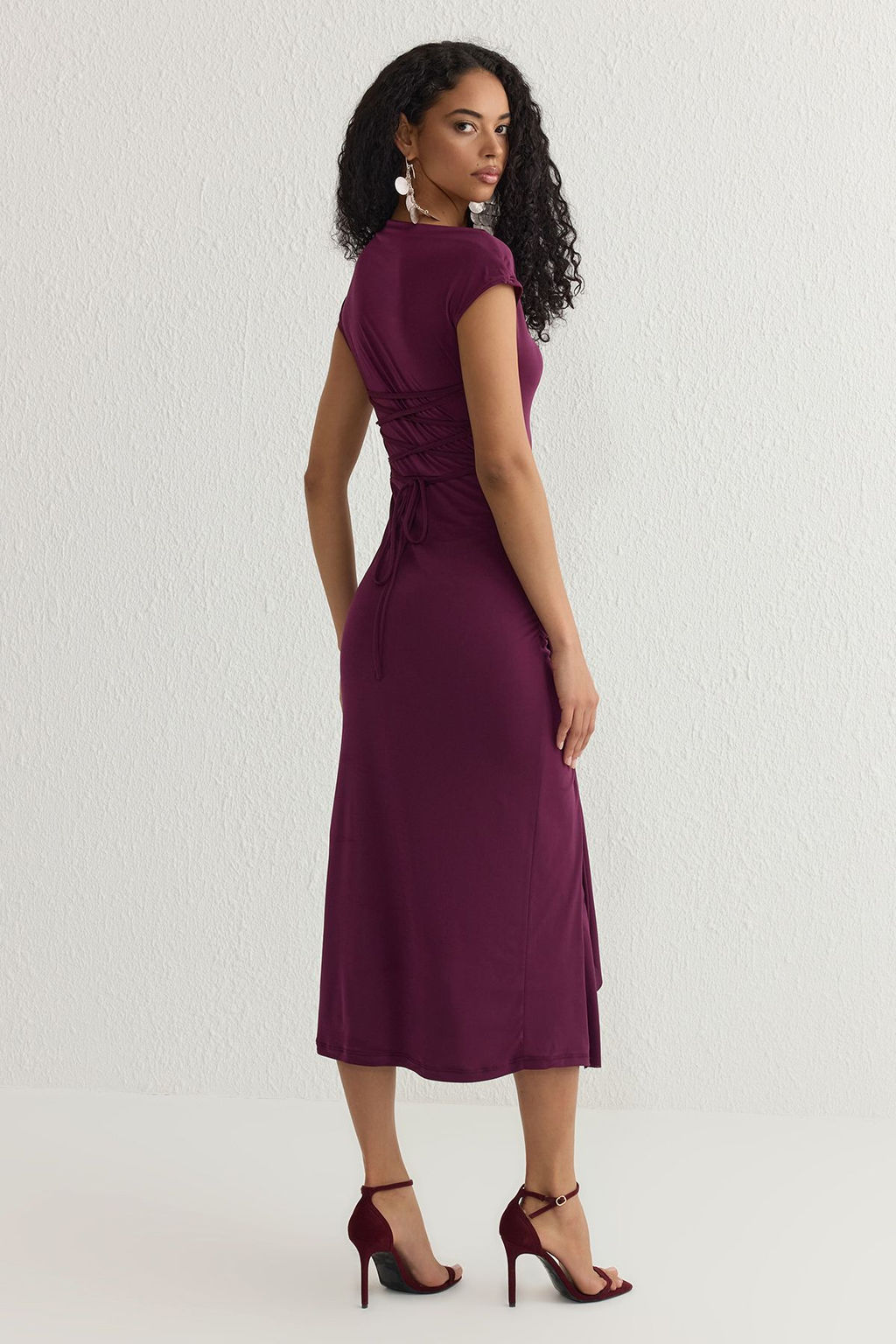 TRENDYOLMILLA Siyah Vucuda Oturan Arkas? Ayarlanabilir Bagc?kl? Astarl? Orme Elbise TPRSS25EL00137 фото 5