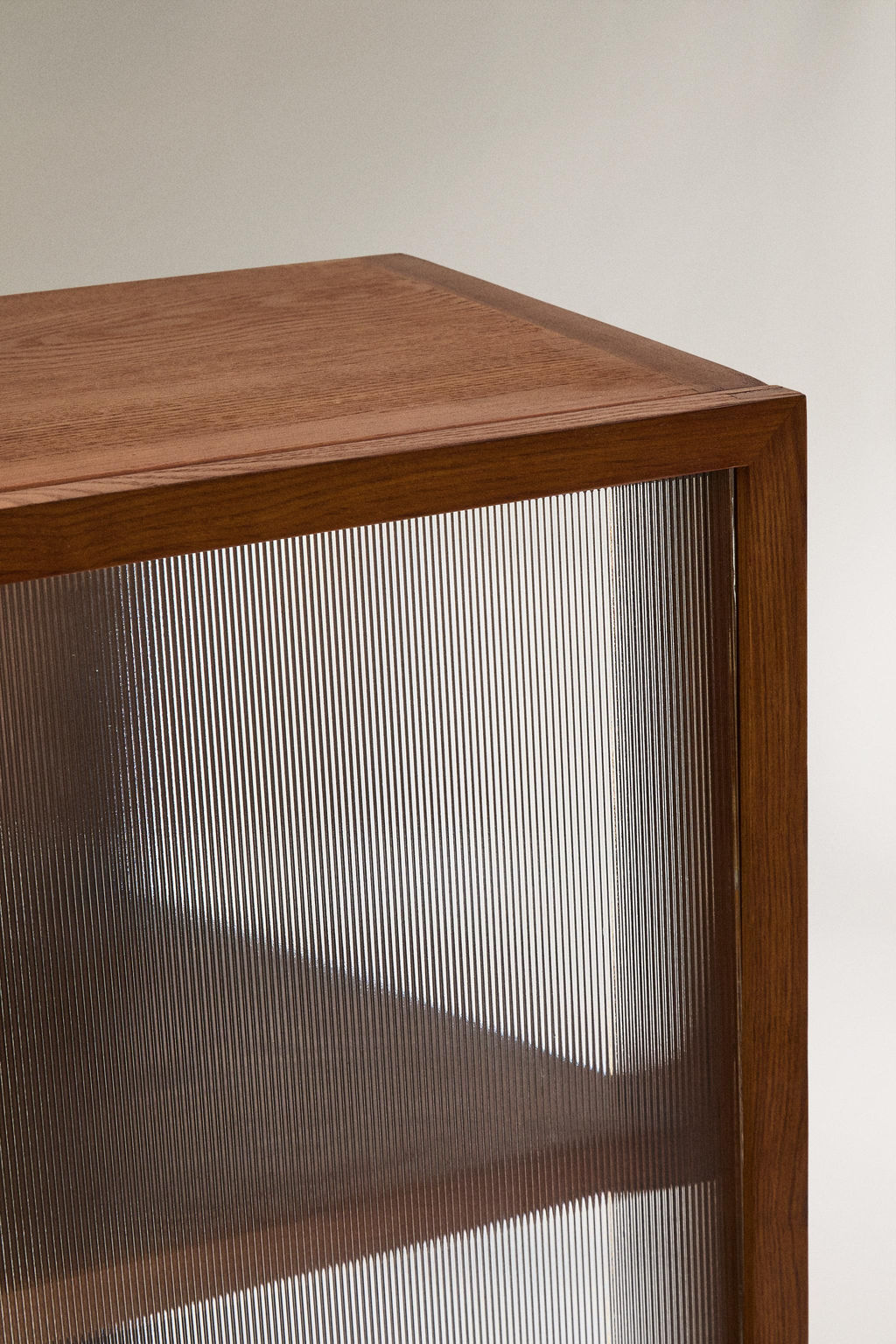 ASH WOOD SIDEBOARD WITH GLASS DOORS - Zara фото 3