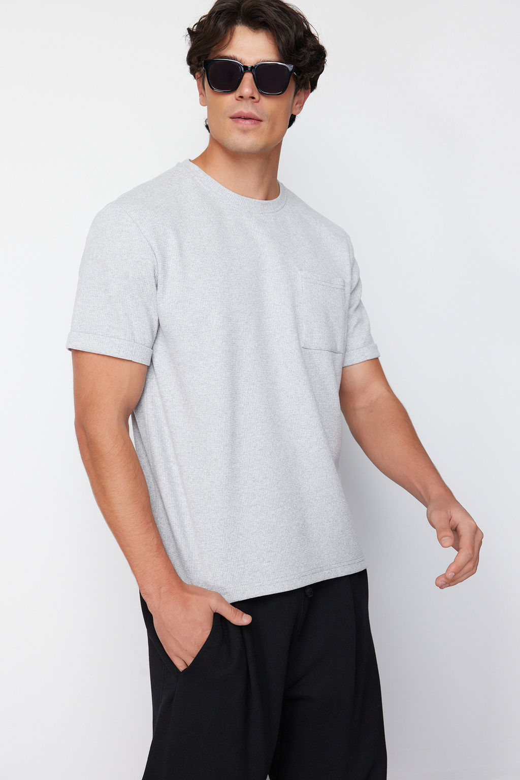 TRENDYOL MAN Siyah Oversize/Genis Kesim K?sa Kol Cepli Etiket Detayl? T-Shirt TMNSS23TS00077 - Trendyolmilla фото 29