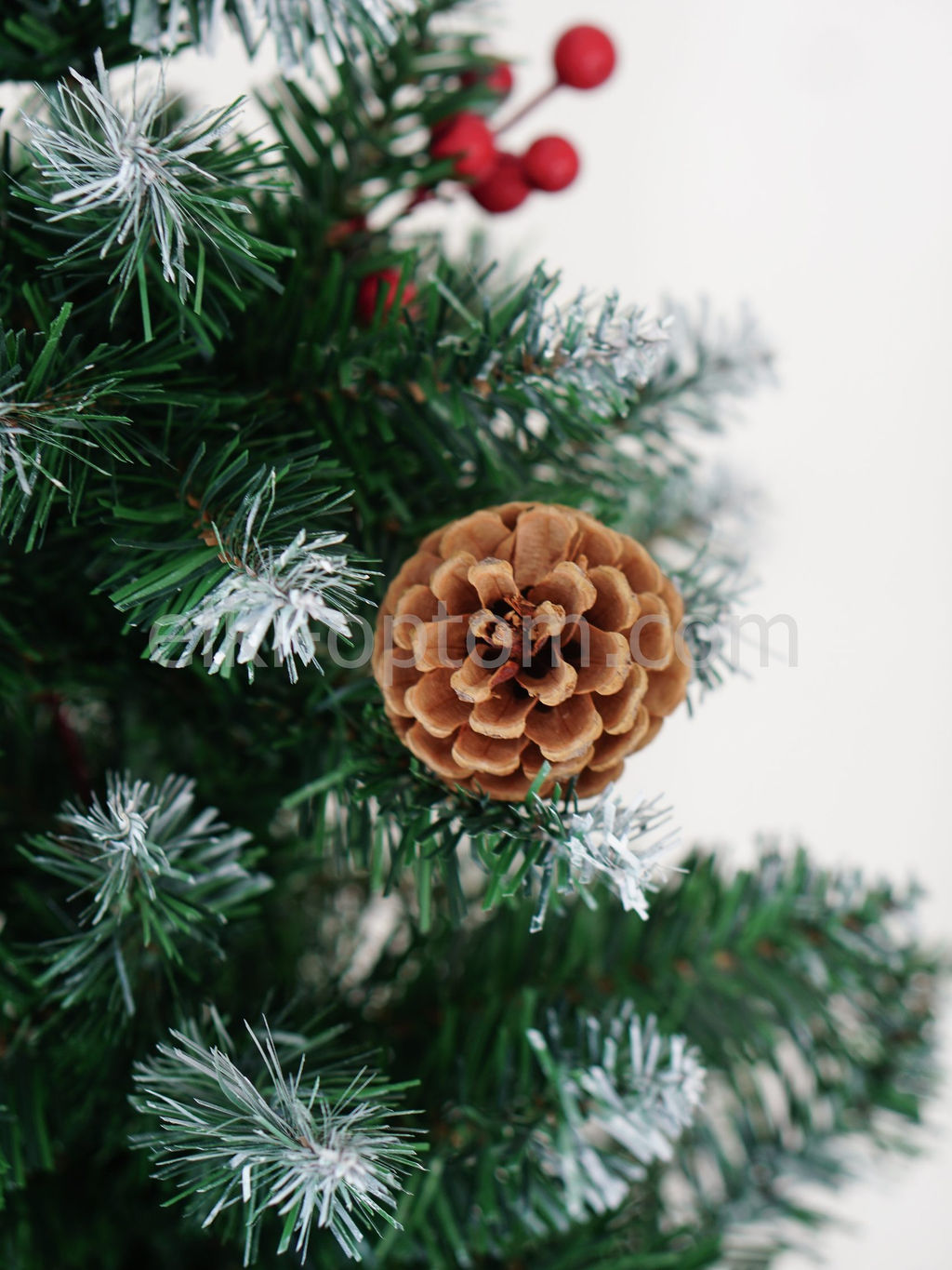 Елка Украинская белоснежная (шишки и красные ягоды) 180 см - Ип лебедев о.ю фото 6