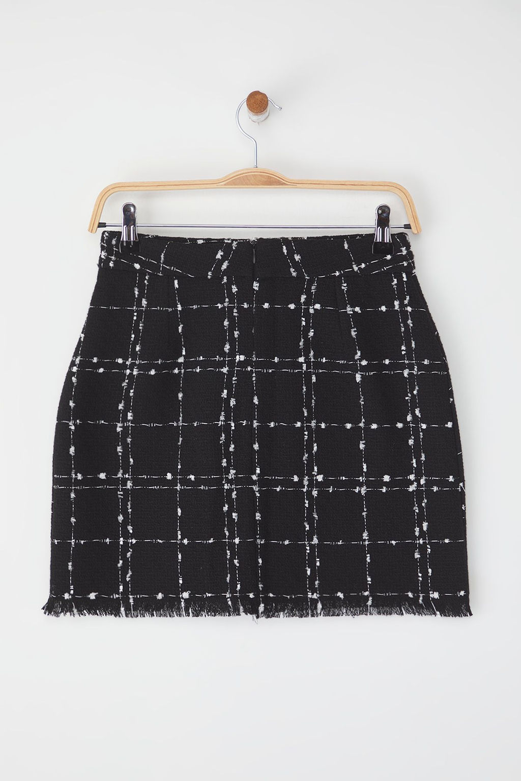 TRENDYOLMILLA Siyah Tuvit Kumas Etek Ucu Puskul DEtayl? Kalem Duz Kesim Mini Boy Dokuma Etek TWOAW21ET0026 фото 15