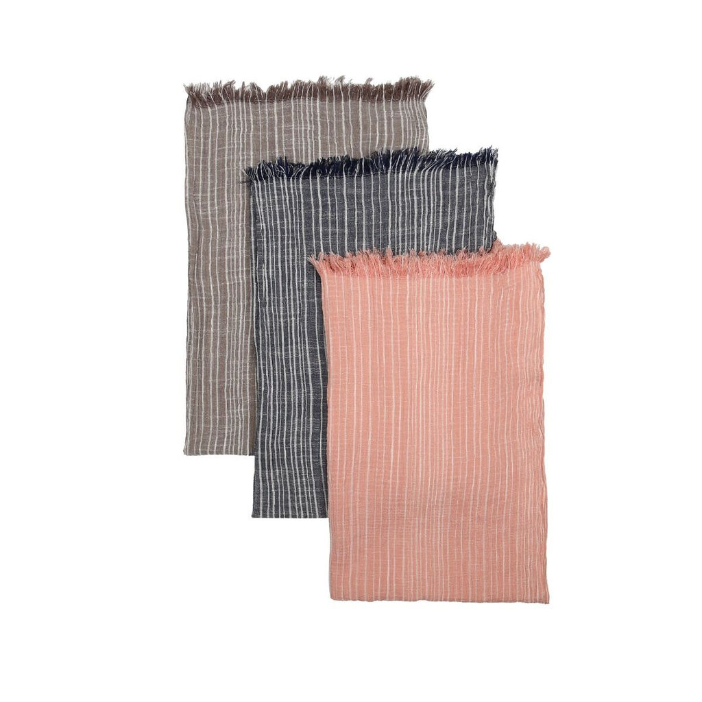 Палантин креш в деликатную полоску кораллового цвета