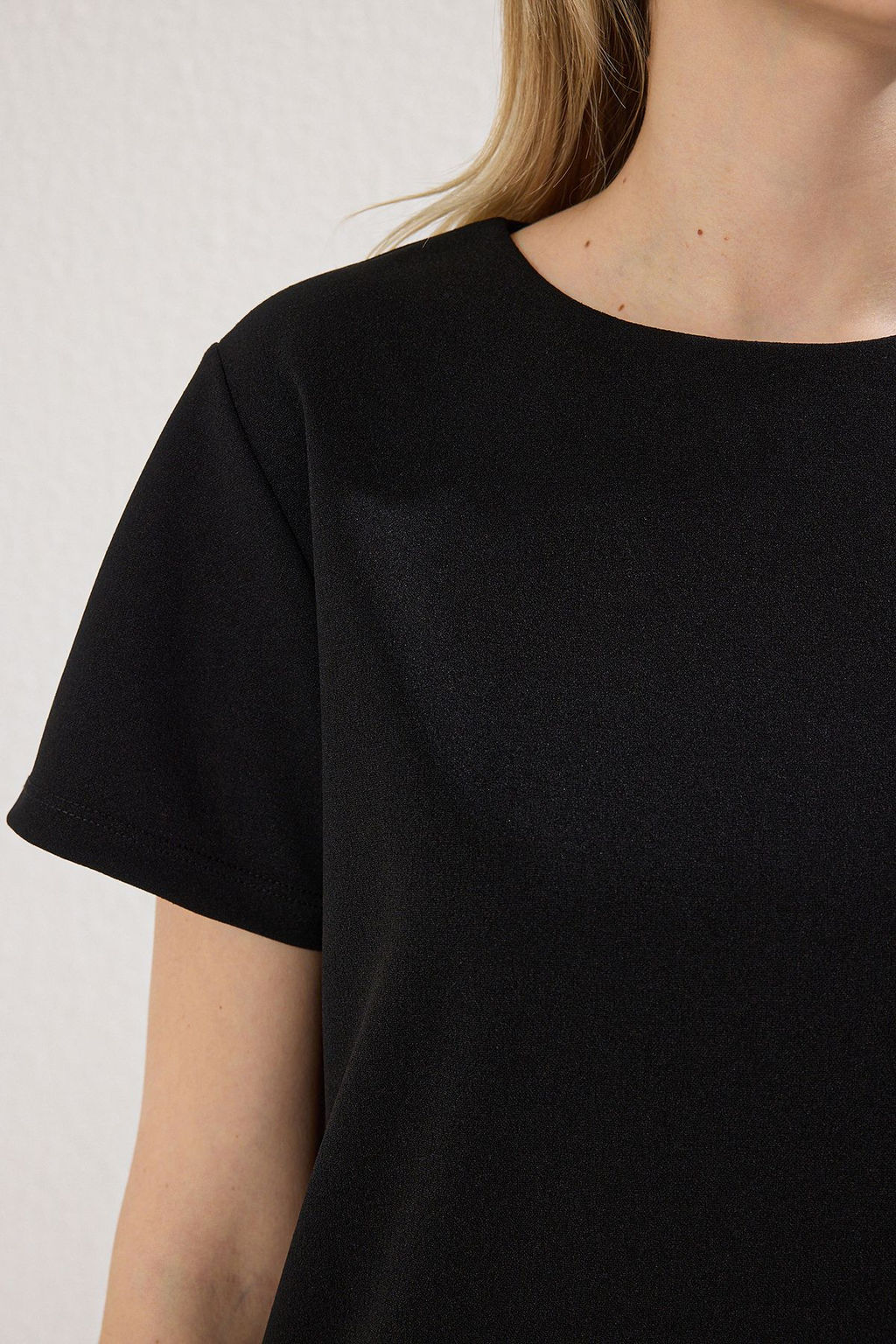 Siyah Shift/Duz Mini K?sa Kol Bisiklet Yaka Orme Elbise TWOSS25EL00162 - Trendyolmilla фото 3