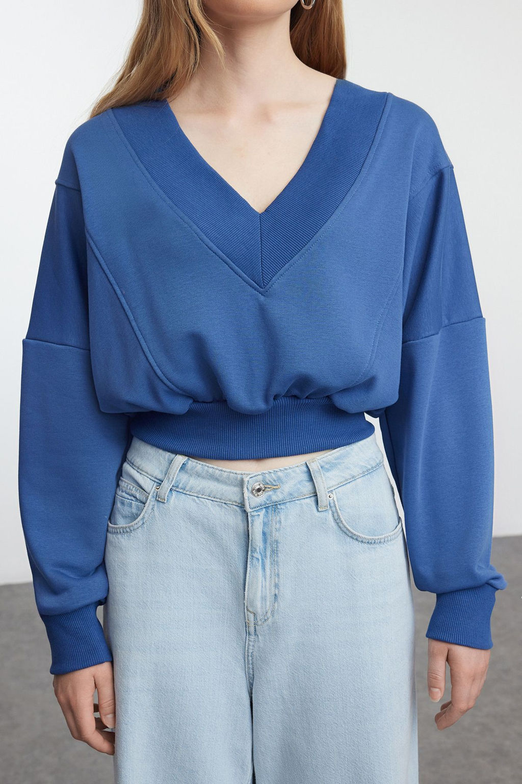 Indigo Relaxed/Rahat Kal?p V Yaka Kal?n Orme Sweatshirt TWOAW25SW00086 - Trendyolmilla фото 4